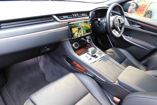 Jaguar F-PACE 2.0 D200 R-Dynamic Black 5dr Auto AWD 