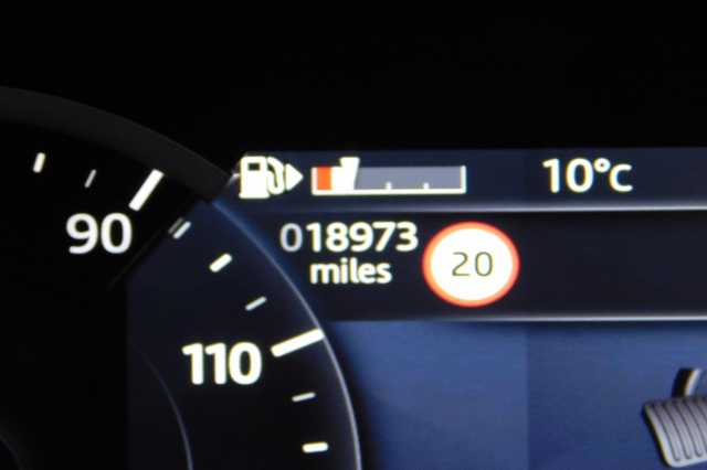 Jaguar F-PACE 2.0 D200 R-Dynamic Black 5dr Auto AWD 