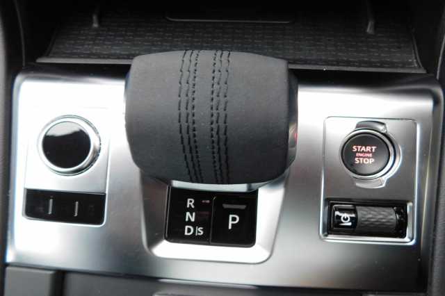 Jaguar F-PACE 2.0 D200 R-Dynamic Black 5dr Auto AWD 