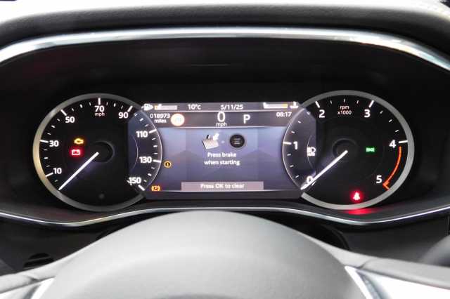 Jaguar F-PACE 2.0 D200 R-Dynamic Black 5dr Auto AWD 