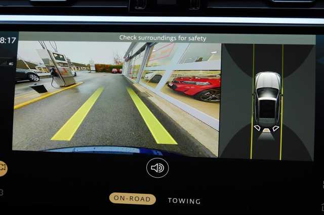 Jaguar F-PACE 2.0 D200 R-Dynamic Black 5dr Auto AWD 