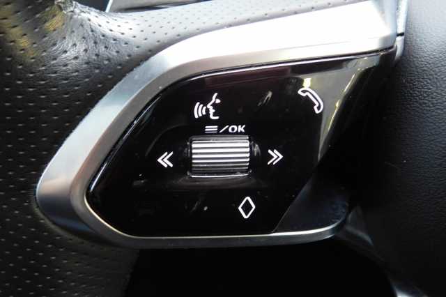 Jaguar F-PACE 2.0 D200 R-Dynamic Black 5dr Auto AWD 