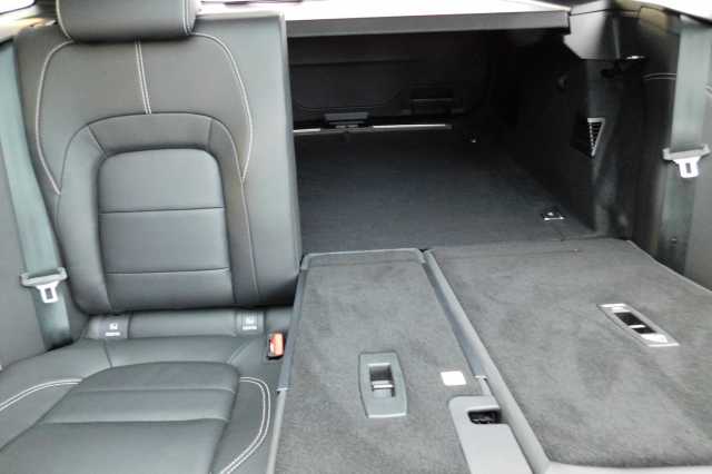 Jaguar F-PACE 2.0 D200 R-Dynamic Black 5dr Auto AWD 