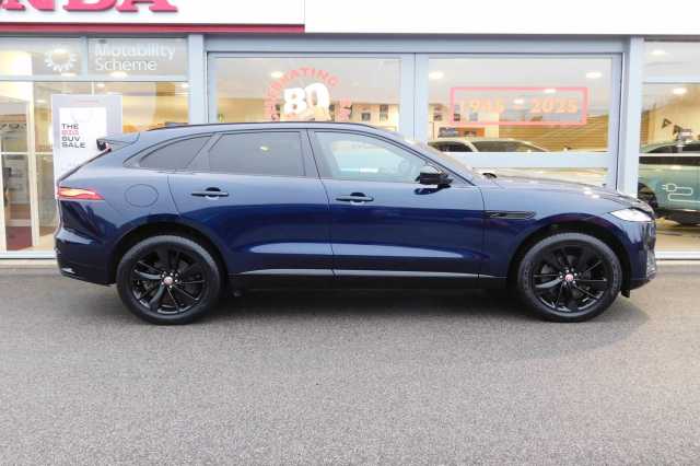 Jaguar F-PACE 2.0 D200 R-Dynamic Black 5dr Auto AWD 