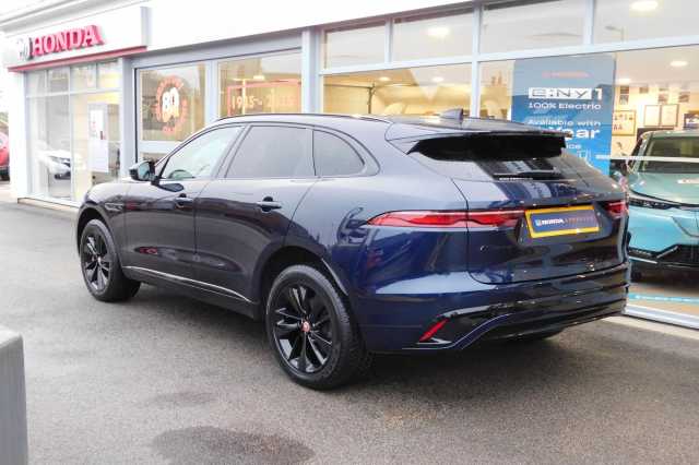 Jaguar F-PACE 2.0 D200 R-Dynamic Black 5dr Auto AWD 