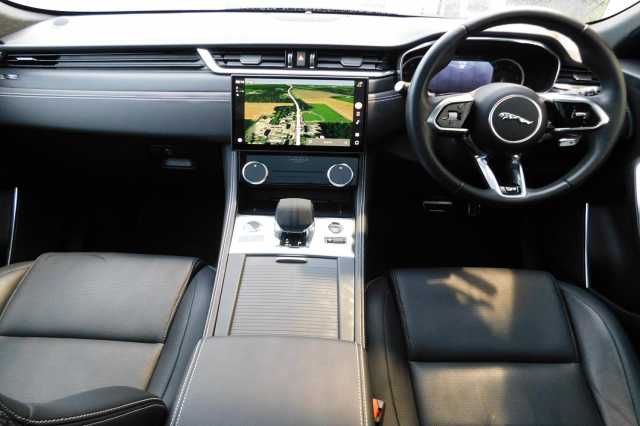 Jaguar F-PACE 2.0 D200 R-Dynamic Black 5dr Auto AWD 