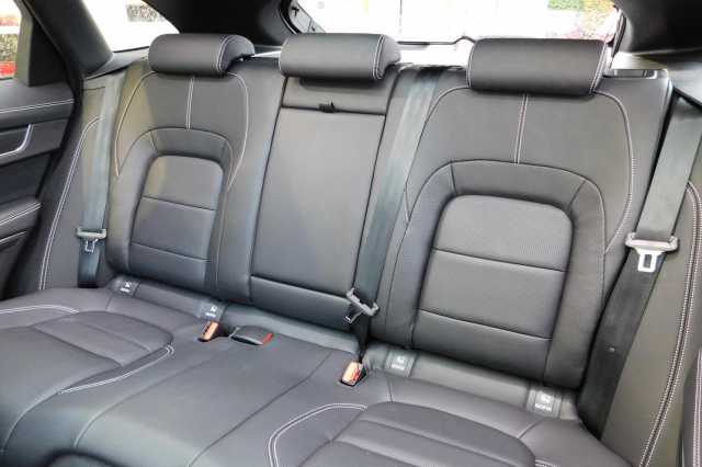 Jaguar F-PACE 2.0 D200 R-Dynamic Black 5dr Auto AWD 