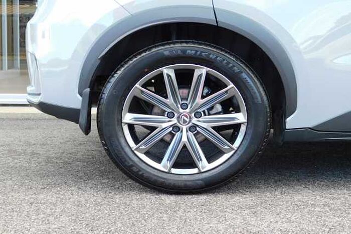 Lexus LBX 1.5 Premium Plus 5dr E-CVT 