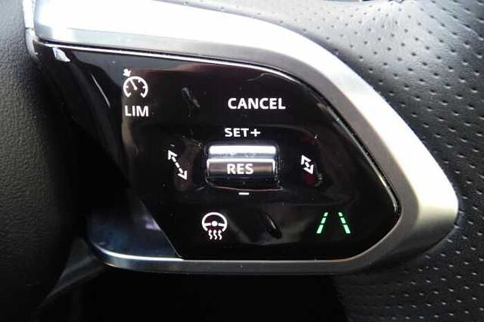 Jaguar F-PACE 2.0 D200 R-Dynamic Black 5dr Auto AWD 