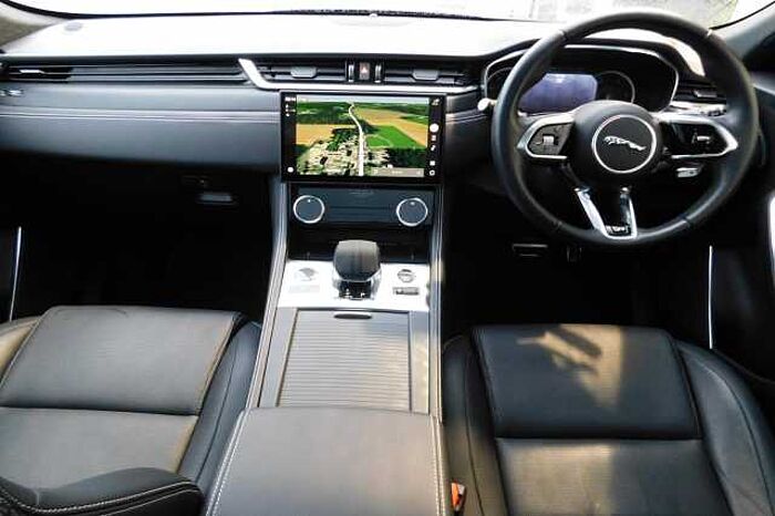 Jaguar F-PACE 2.0 D200 R-Dynamic Black 5dr Auto AWD 