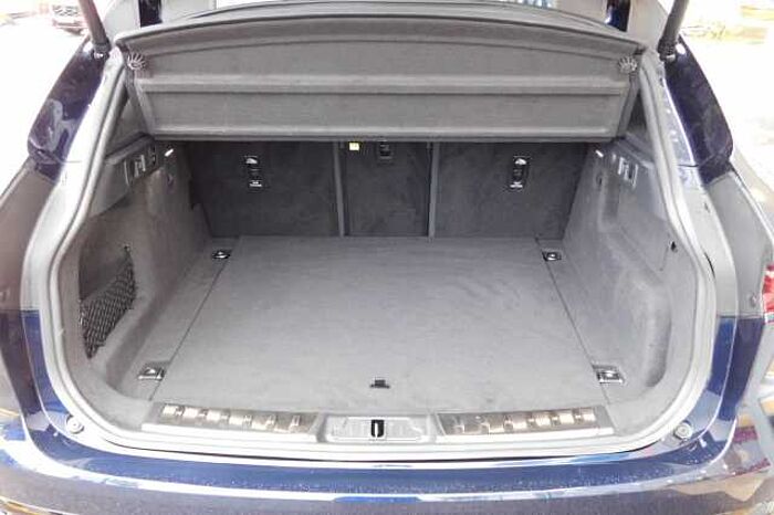 Jaguar F-PACE 2.0 D200 R-Dynamic Black 5dr Auto AWD 